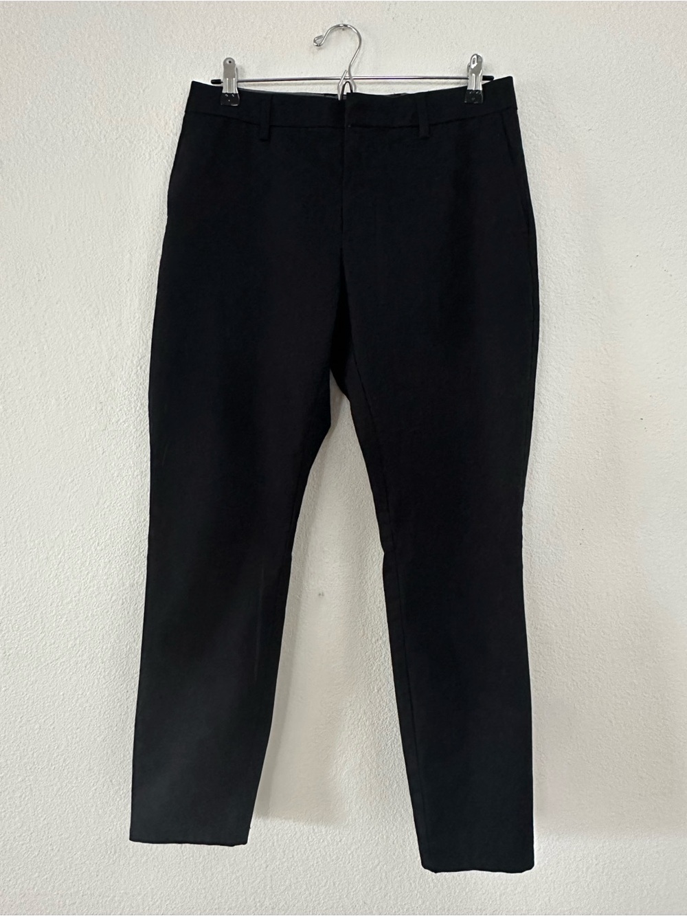 EUC! Old Navy Men’s Black Athletic Taper Chinos Pants, size 30